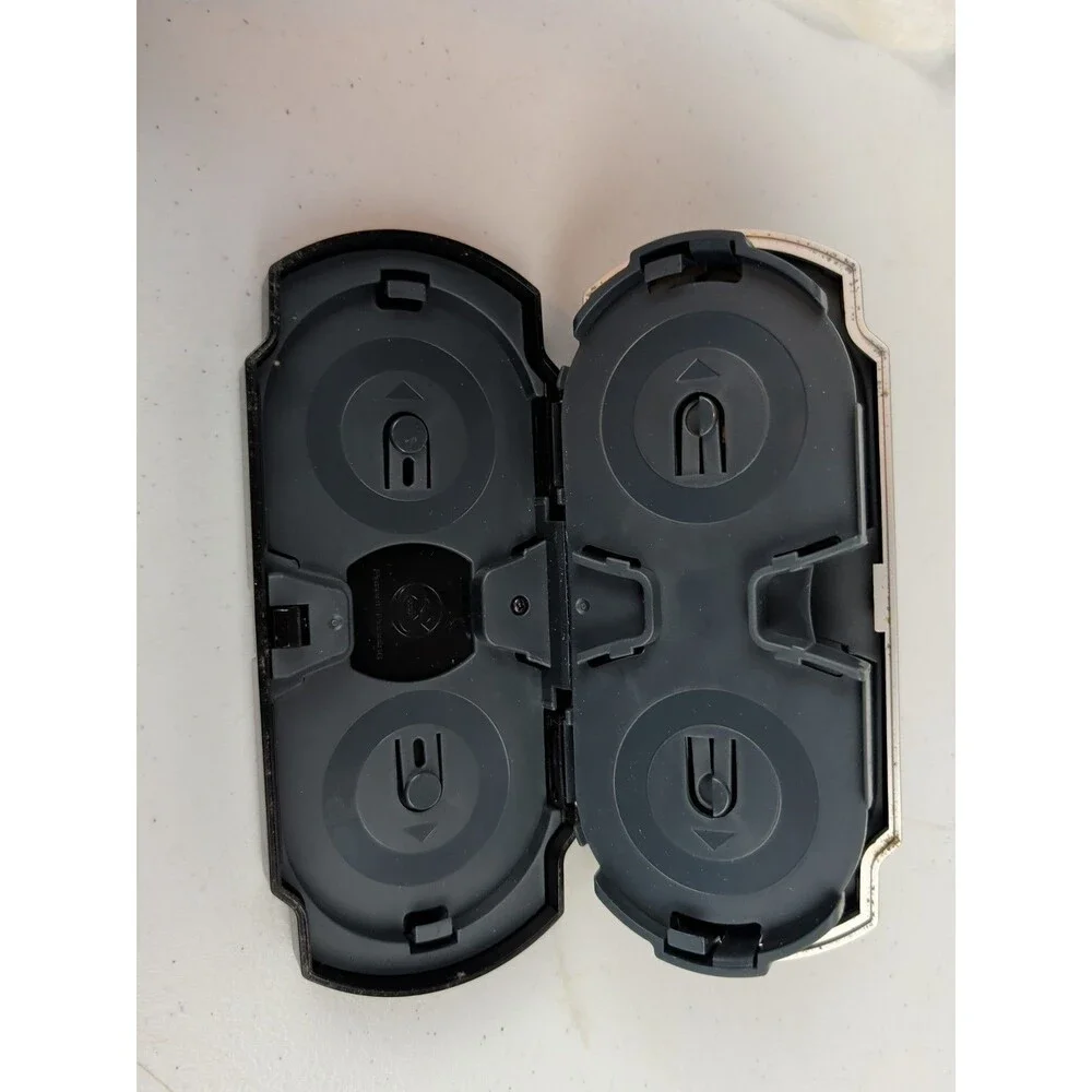 Playstation Portable Hard Shell Game (UMD) Case 8 Game Holder